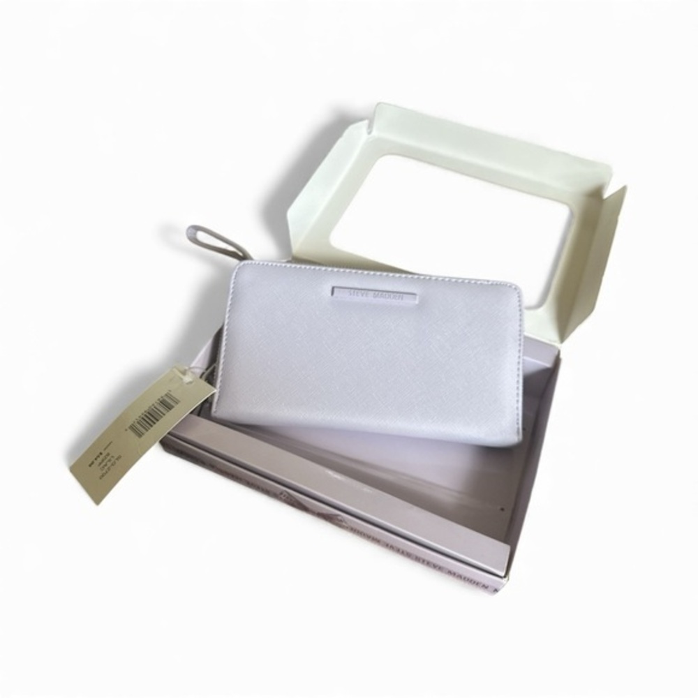 NWT Steve Madden Lavender Zip Wallet – Gift Box Included